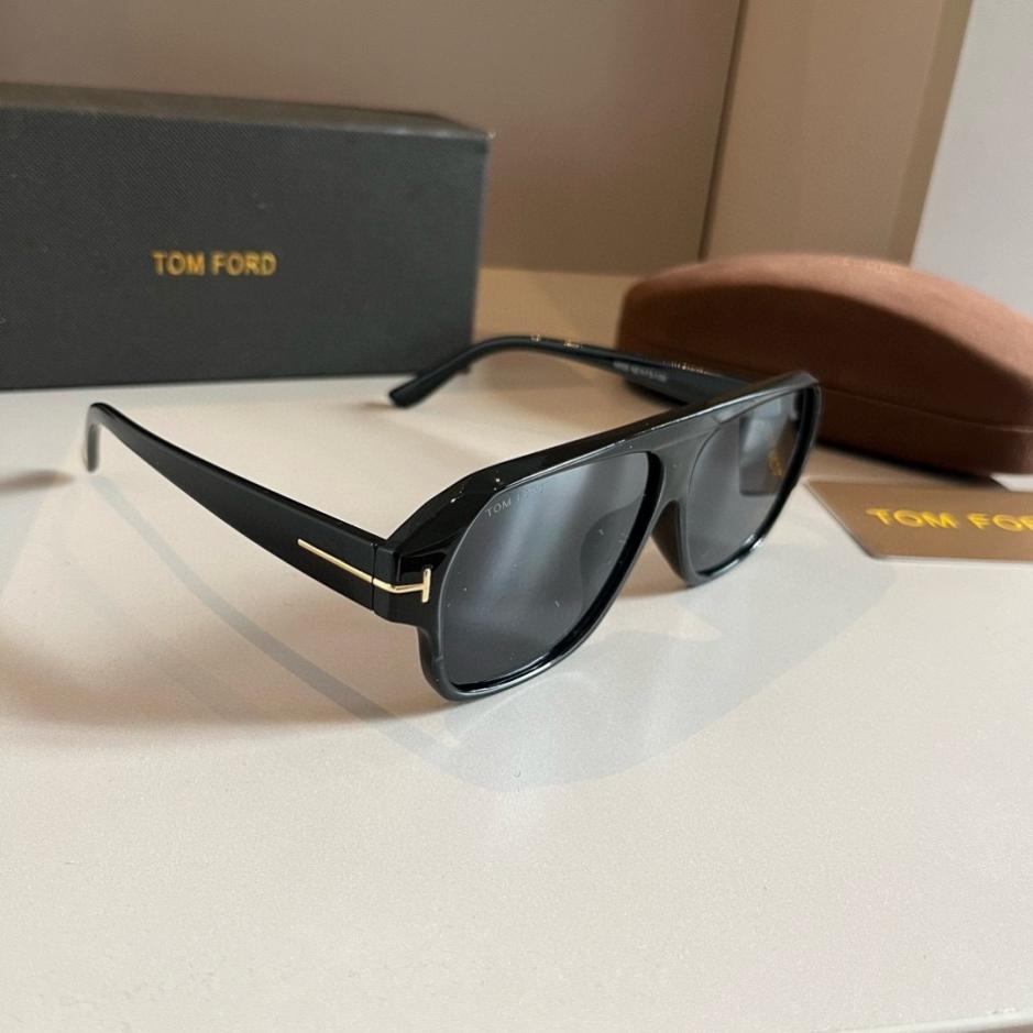 repliche,replica,perfette,siti di,affidabili,migliori siti,dove comprare,1:1,scarpe da ginnastica Occhiali da sole unisex TOM FORD, eleganti e dal design unico (1W6KCU)