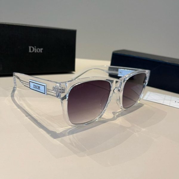 Collezione uomo Dior: aste decorate con logo Dior in rilievo (6GOVAR).