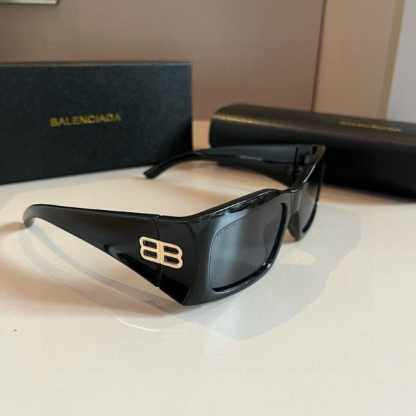 Occhiali da sole Balenciaga, modello cat-eye (INW58B)