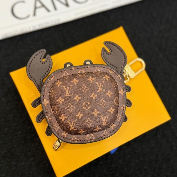 repliche,replica,perfette,siti di,affidabili,migliori siti,dove comprare,1:1,scarpe da ginnastica Nuovo charm a forma di granchio LV/Custodia per auricolari a forma di granchio Louis Vuitton (54R6YD)