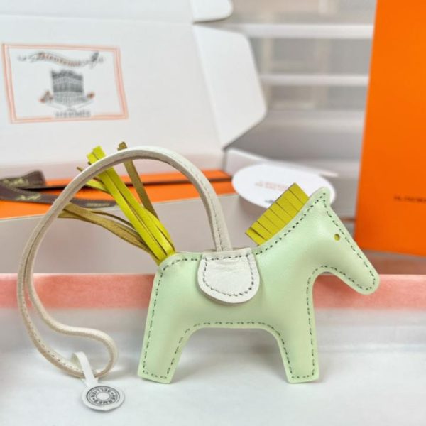 repliche,replica,perfette,siti di,affidabili,migliori siti,dove comprare,1:1,scarpe da ginnastica Portachiavi/ciondolo per borsa HERMES mini pony Rodeo pegase classico, cucito a mano in pelle di agnello (SYBBD3).