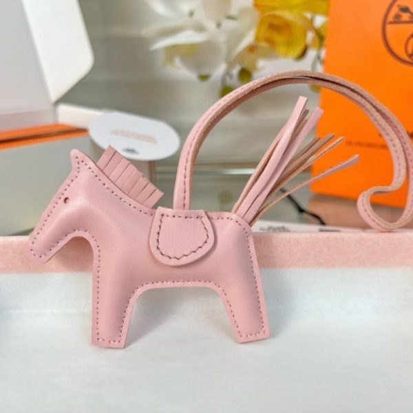 repliche,replica,perfette,siti di,affidabili,migliori siti,dove comprare,1:1,scarpe da ginnastica Portachiavi/ciondolo per borsa HERMES mini pony Rodeo pegase classico, cucito a mano in pelle di agnello (1 anno e 7 mesi).