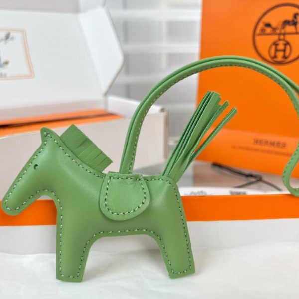 repliche,replica,perfette,siti di,affidabili,migliori siti,dove comprare,1:1,scarpe da ginnastica Portachiavi/ciondolo per borsa HERMES mini pony Rodeo pegase classico, cucito a mano in pelle di agnello (6CFTZD).