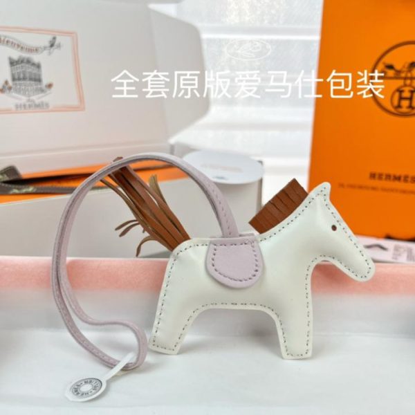 repliche,replica,perfette,siti di,affidabili,migliori siti,dove comprare,1:1,scarpe da ginnastica Portachiavi/ciondolo per borsa HERMES Classic Mini Pony Rodeo Pegase, cucito a mano in pelle di agnello (9BL0ZM)