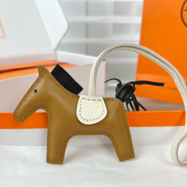 repliche,replica,perfette,siti di,affidabili,migliori siti,dove comprare,1:1,scarpe da ginnastica Portachiavi/ciondolo per borsa HERMES mini pony Rodeo pegase classico, cucito a mano in pelle di agnello (MR6SBU).