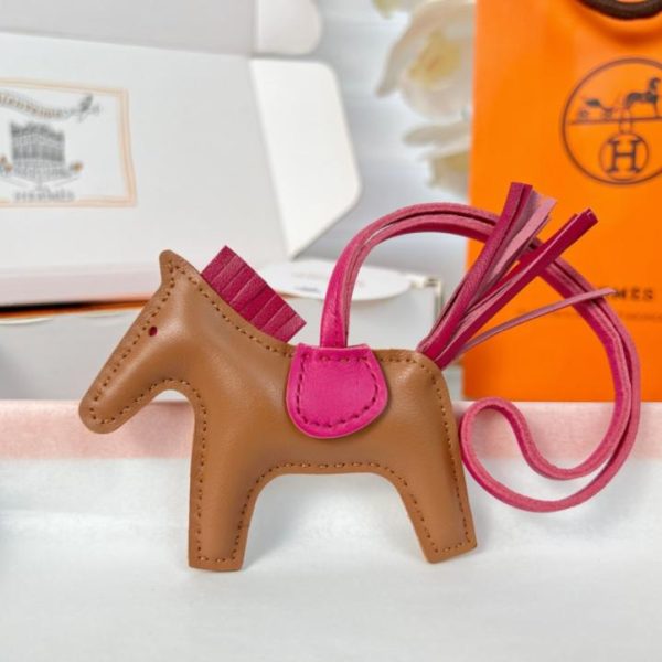 repliche,replica,perfette,siti di,affidabili,migliori siti,dove comprare,1:1,scarpe da ginnastica Portachiavi/ciondolo per borsa HERMES mini pony Rodeo pegase classico, cucito a mano in pelle di agnello (NQIZH0).