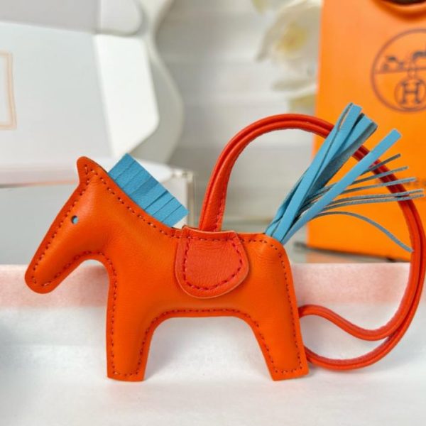 repliche,replica,perfette,siti di,affidabili,migliori siti,dove comprare,1:1,scarpe da ginnastica Portachiavi/ciondolo per borsa HERMES mini pony Rodeo pegase classico, cucito a mano in pelle di agnello (Q8ZD3L).