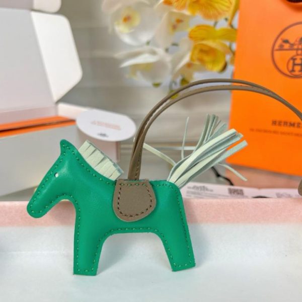 repliche,replica,perfette,siti di,affidabili,migliori siti,dove comprare,1:1,scarpe da ginnastica Portachiavi/ciondolo per borsa HERMES mini pony Rodeo pegase classico, cucito a mano in pelle di agnello (RGX2D0).