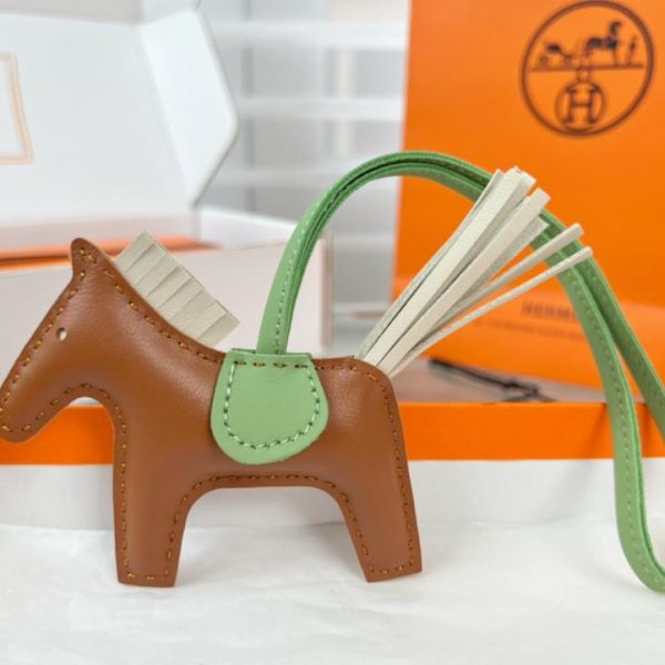 repliche,replica,perfette,siti di,affidabili,migliori siti,dove comprare,1:1,scarpe da ginnastica Portachiavi/ciondolo per borsa HERMES mini pony Rodeo pegase classico, cucito a mano in pelle di agnello (TRLDJ6).