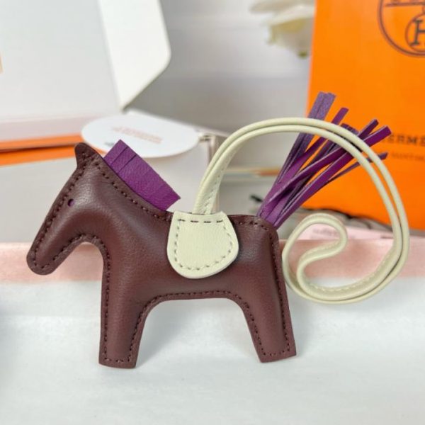repliche,replica,perfette,siti di,affidabili,migliori siti,dove comprare,1:1,scarpe da ginnastica Portachiavi/ciondolo per borsa HERMES Classic Mini Pony Rodeo Pegase, cucito a mano in pelle di agnello (WR1Y8X)