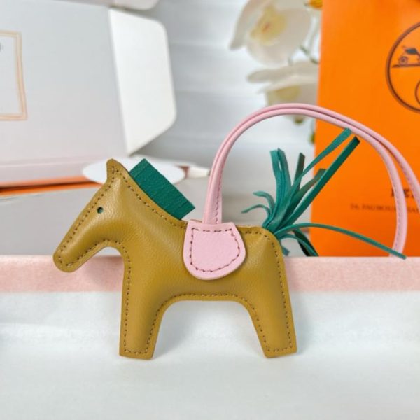 repliche,replica,perfette,siti di,affidabili,migliori siti,dove comprare,1:1,scarpe da ginnastica Portachiavi/ciondolo per borsa HERMES mini pony Rodeo pegase classico, cucito a mano in pelle di agnello (XC8BOE).