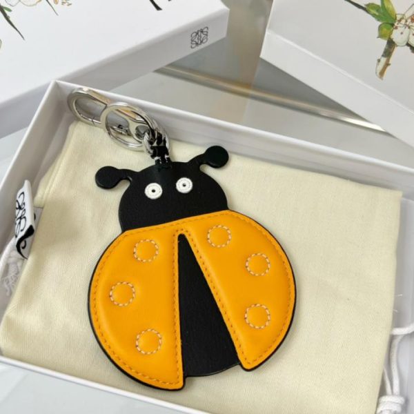 repliche,replica,perfette,siti di,affidabili,migliori siti,dove comprare,1:1,scarpe da ginnastica Nuovo portachiavi in ​​pelle Loewe, modello Beetle della serie (WUI0G1)