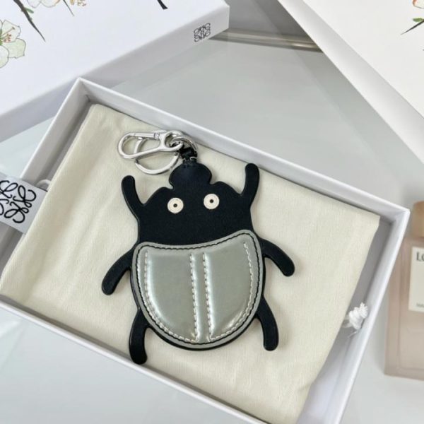 repliche,replica,perfette,siti di,affidabili,migliori siti,dove comprare,1:1,scarpe da ginnastica Nuovo portachiavi in ​​pelle Loewe, serie Beetles (DS89IA)