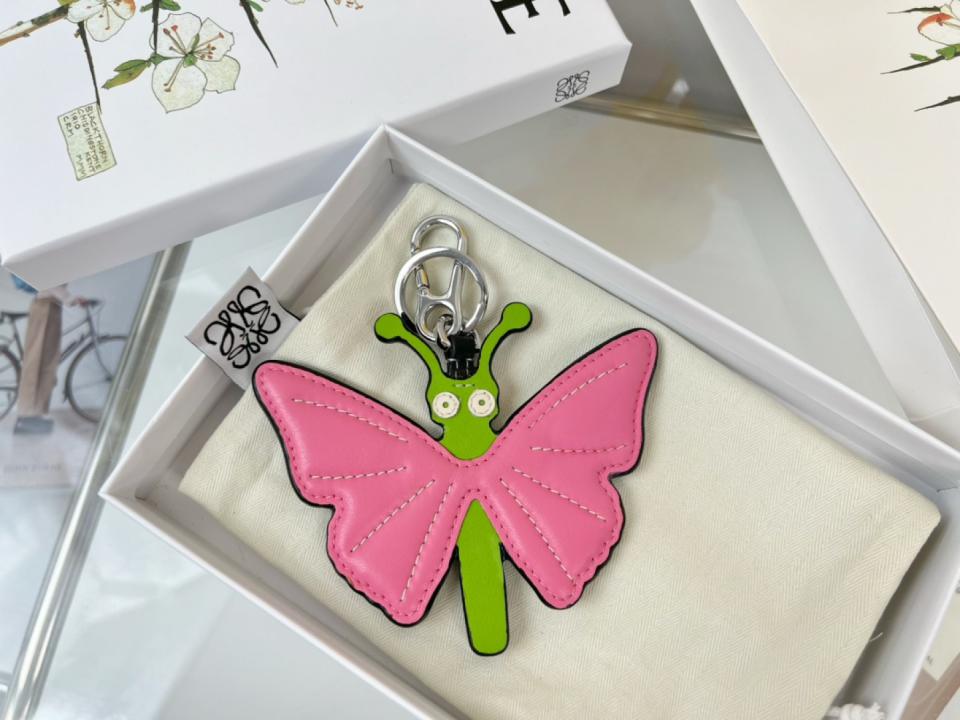 repliche,replica,perfette,siti di,affidabili,migliori siti,dove comprare,1:1,scarpe da ginnastica Nuovo portachiavi in pelle Loewe, portachiavi per auto, ciondolo a farfalla della serie ButterflyCharm (A9F58X) repliche,replica,perfette,siti di,affidabili,migliori siti,dove comprare,1:1,scarpe da ginnastica Nuovo portachiavi in pelle Loewe, portachiavi per auto, ciondolo a farfalla della serie ButterflyCharm (A9F58X)
