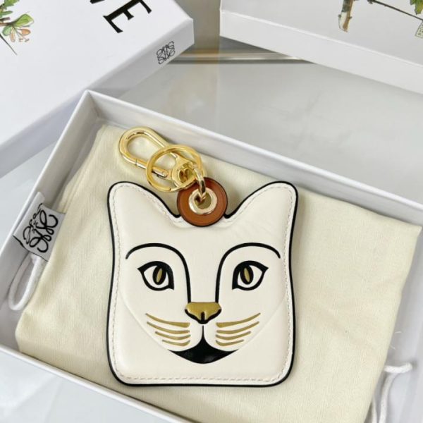 repliche,replica,perfette,siti di,affidabili,migliori siti,dove comprare,1:1,scarpe da ginnastica Nuovo portachiavi in ​​pelle Loewe, portachiavi per auto, ciondolo a forma di gatto (AQYO2O)