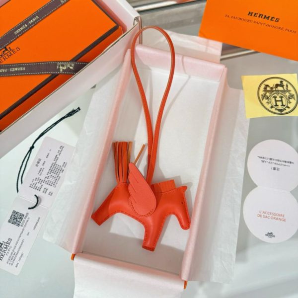 repliche,replica,perfette,siti di,affidabili,migliori siti,dove comprare,1:1,scarpe da ginnastica Nuovo charm/portachiavi Hermès Rodeo Pegase, cucito a mano in pelle di agnello (A4E1NC).