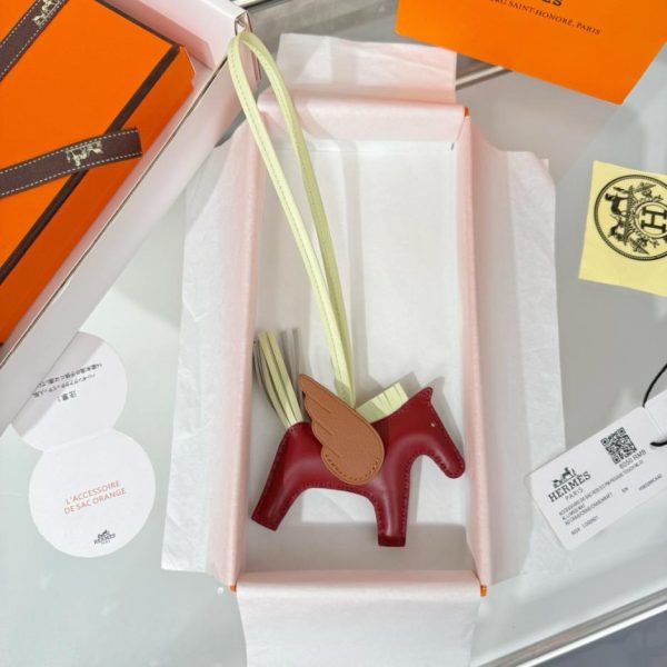 repliche,replica,perfette,siti di,affidabili,migliori siti,dove comprare,1:1,scarpe da ginnastica Nuovo charm/portachiavi Hermès Rodeo Pegase, cucito a mano in pelle di agnello (RXMBCR).