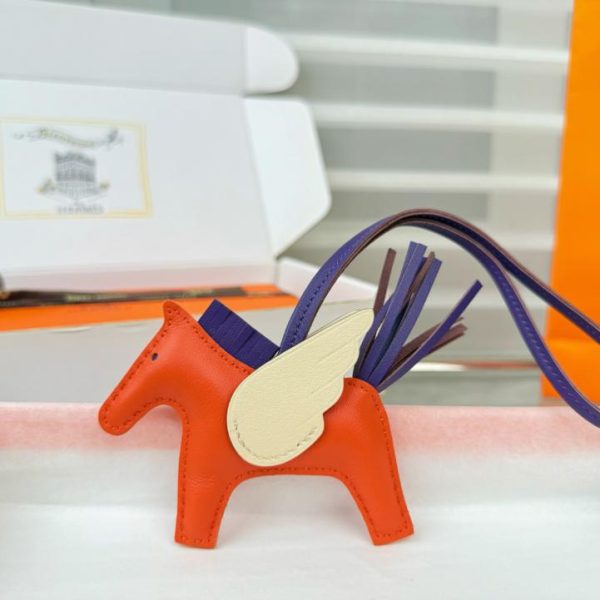 repliche,replica,perfette,siti di,affidabili,migliori siti,dove comprare,1:1,scarpe da ginnastica Nuovo charm/portachiavi Hermes Rodeo Pegase, cucito a mano in pelle di agnello (G9LYWQ).
