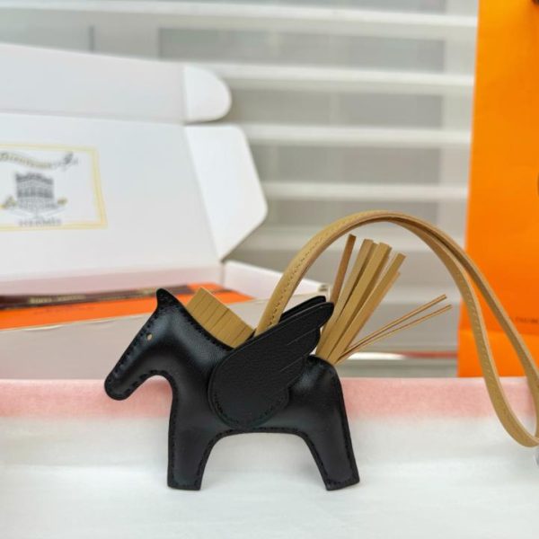 repliche,replica,perfette,siti di,affidabili,migliori siti,dove comprare,1:1,scarpe da ginnastica Nuovo portachiavi/ciondolo per borsa Hermès Rodeo Pegase, cucito a mano in pelle di agnello (HM2TWD)