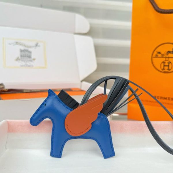 repliche,replica,perfette,siti di,affidabili,migliori siti,dove comprare,1:1,scarpe da ginnastica Nuovo charm/portachiavi Hermès Rodeo Pegase, cucito a mano in pelle di agnello (JKN7W8)