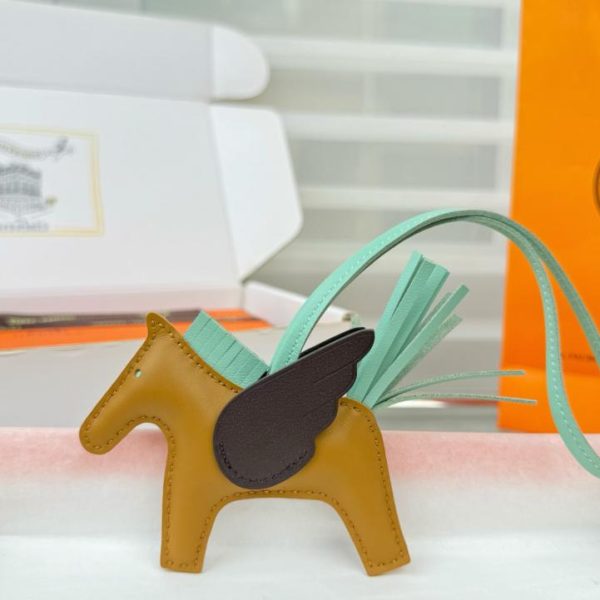 repliche,replica,perfette,siti di,affidabili,migliori siti,dove comprare,1:1,scarpe da ginnastica Nuovo portachiavi/ciondolo per borsa Hermès Rodeo Pegase, cucito a mano in pelle di agnello (QLV9RD).