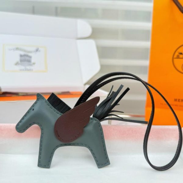 repliche,replica,perfette,siti di,affidabili,migliori siti,dove comprare,1:1,scarpe da ginnastica Nuovo charm/portachiavi Hermès Rodeo Pegase, cucito a mano in pelle di agnello (XLBMR1).