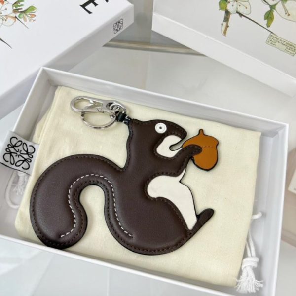 repliche,replica,perfette,siti di,affidabili,migliori siti,dove comprare,1:1,scarpe da ginnastica Nuovo portachiavi in ​​pelle Loewe, serie portachiavi auto con ciondolo a forma di scoiattolo (ITIWYO)
