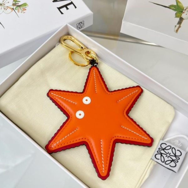 repliche,replica,perfette,siti di,affidabili,migliori siti,dove comprare,1:1,scarpe da ginnastica Nuovo portachiavi in ​​pelle Loewe, portachiavi per auto, ciondolo a stella, serie Star Charm (WW3YF8)