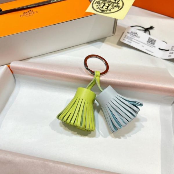 repliche,replica,perfette,siti di,affidabili,migliori siti,dove comprare,1:1,scarpe da ginnastica Nuovo arrivo: portachiavi Hermes Carmen uno dos kering con nappe e gonna in erba, realizzato a mano in pelle di agnello importata (9HKQOA)