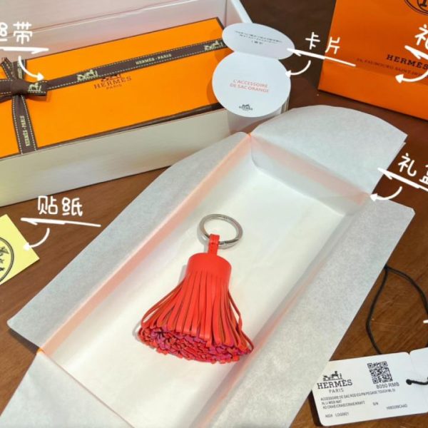 repliche,replica,perfette,siti di,affidabili,migliori siti,dove comprare,1:1,scarpe da ginnastica Nuovo arrivo: portachiavi Hermès Carmen uno dos kering con nappa singola a sfera, realizzato a mano in pelle di agnello importata (J465FR)