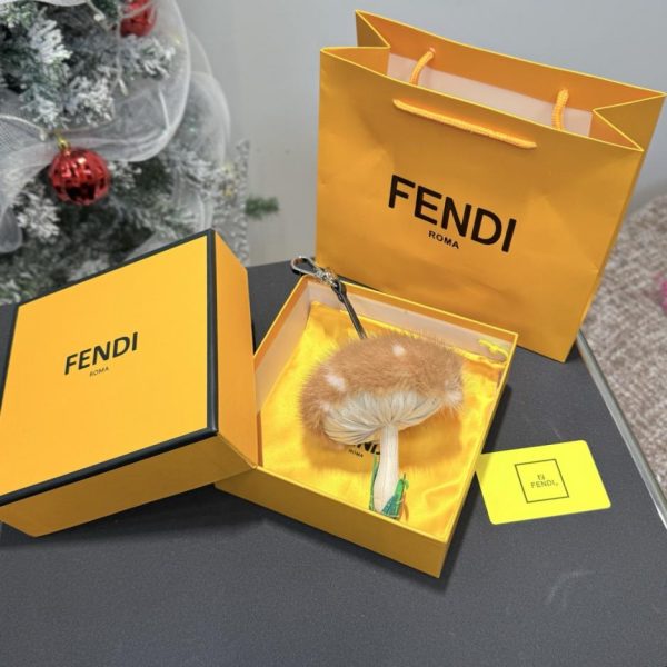 repliche,replica,perfette,siti di,affidabili,migliori siti,dove comprare,1:1,scarpe da ginnastica Nuovo ciondolo a forma di fungo Fendi di alta gamma, charm per borsa in pelliccia di visone (IAZXNC)