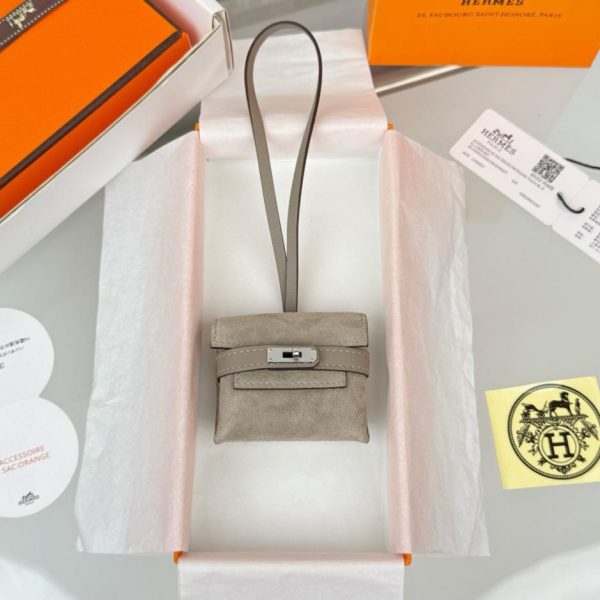 repliche,replica,perfette,siti di,affidabili,migliori siti,dove comprare,1:1,scarpe da ginnastica Ciondolo per auricolari Kelly in pelle scamosciata, modello HERMES Kellfestival, cucito a mano (NE12BL)