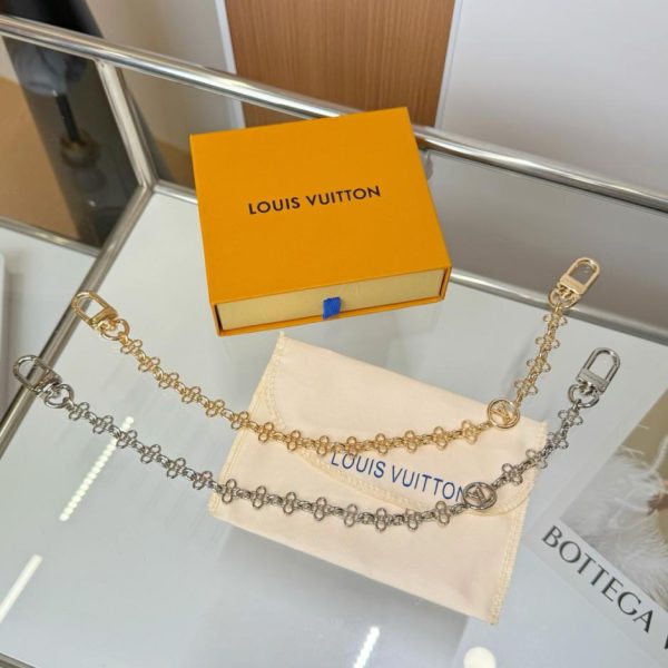 repliche,replica,perfette,siti di,affidabili,migliori siti,dove comprare,1:1,scarpe da ginnastica Ciondolo a catena cubana per borsa Louis Vuitton (ETEOV1)