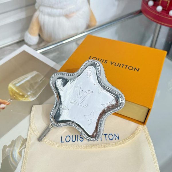 repliche,replica,perfette,siti di,affidabili,migliori siti,dove comprare,1:1,scarpe da ginnastica Nuovo portamonete/accessorio per borsa Louis Vuitton LOUIS BEAR Stella/Pentagramma (1XMAR1)