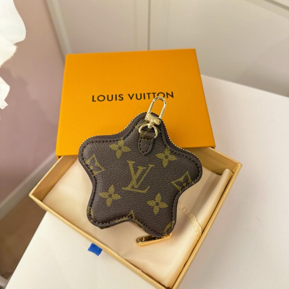 repliche,replica,perfette,siti di,affidabili,migliori siti,dove comprare,1:1,scarpe da ginnastica Nuovo portamonete/accessorio per borsa Louis Vuitton LOUIS BEAR Stella/Pentagramma (2FI2L5) repliche,replica,perfette,siti di,affidabili,migliori siti,dove comprare,1:1,scarpe da ginnastica Nuovo portamonete/accessorio per borsa Louis Vuitton LOUIS BEAR Stella/Pentagramma (2FI2L5)