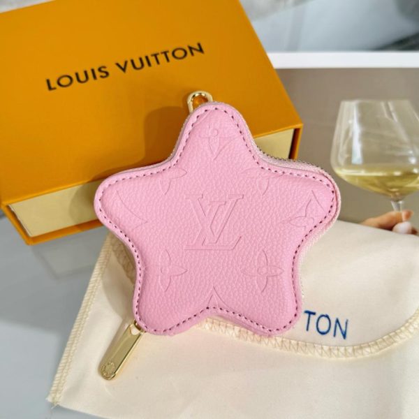 repliche,replica,perfette,siti di,affidabili,migliori siti,dove comprare,1:1,scarpe da ginnastica Nuovo portamonete/accessorio per borsa Louis Vuitton LOUIS BEAR Stella/Pentagramma (70BC90)