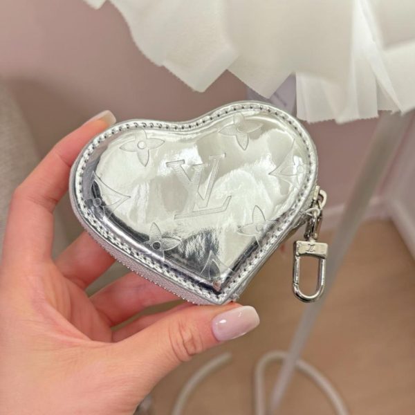 repliche,replica,perfette,siti di,affidabili,migliori siti,dove comprare,1:1,scarpe da ginnastica Nuovo portamonete/accessorio per borsa Louis Vuitton LOUIS BEAR Stella/Pentagramma (8XOFIJ)