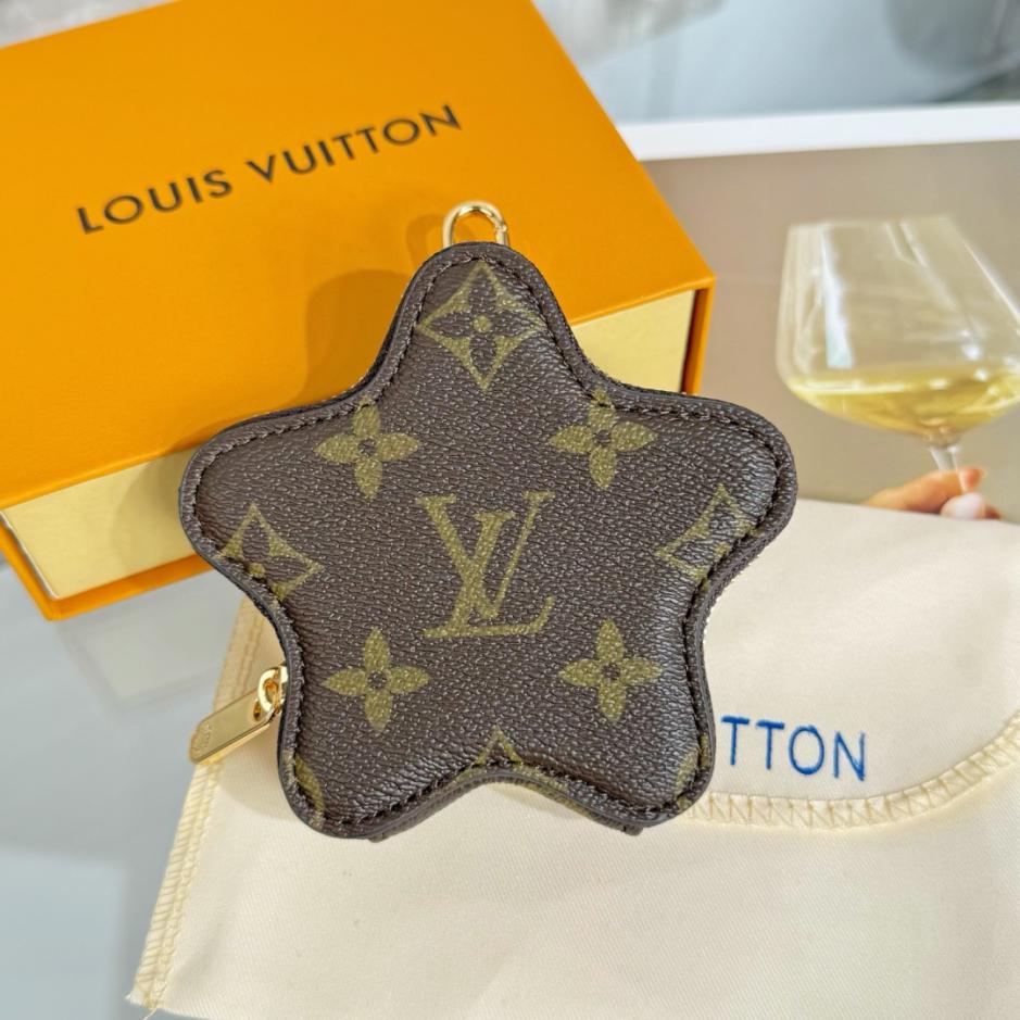 repliche,replica,perfette,siti di,affidabili,migliori siti,dove comprare,1:1,scarpe da ginnastica Nuovo portamonete/accessorio per borsa Louis Vuitton LOUIS BEAR Stella/Pentagramma (MVU556) repliche,replica,perfette,siti di,affidabili,migliori siti,dove comprare,1:1,scarpe da ginnastica Nuovo portamonete/accessorio per borsa Louis Vuitton LOUIS BEAR Stella/Pentagramma (MVU556)
