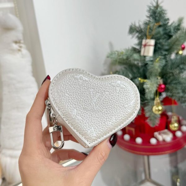 repliche,replica,perfette,siti di,affidabili,migliori siti,dove comprare,1:1,scarpe da ginnastica Nuovo arrivo Portamonete a forma di cuore – Louis Vuitton Portachiavi a forma di cuore LOUIS BEAR (0CI0UW)