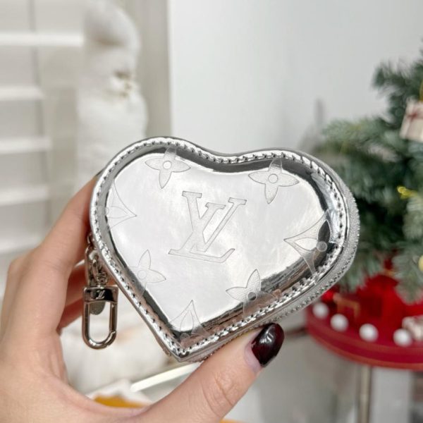 repliche,replica,perfette,siti di,affidabili,migliori siti,dove comprare,1:1,scarpe da ginnastica Nuovo arrivo Portamonete a forma di cuore – Louis Vuitton Portachiavi a forma di cuore LOUIS BEAR (9R9SHX)