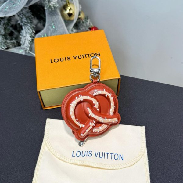 repliche,replica,perfette,siti di,affidabili,migliori siti,dove comprare,1:1,scarpe da ginnastica M03295 Ciondolo per borsa Louis Vuitton Alkali Knot per auricolari/Ciondolo per borsa Legacy LV Bretzel (9TEMQA)
