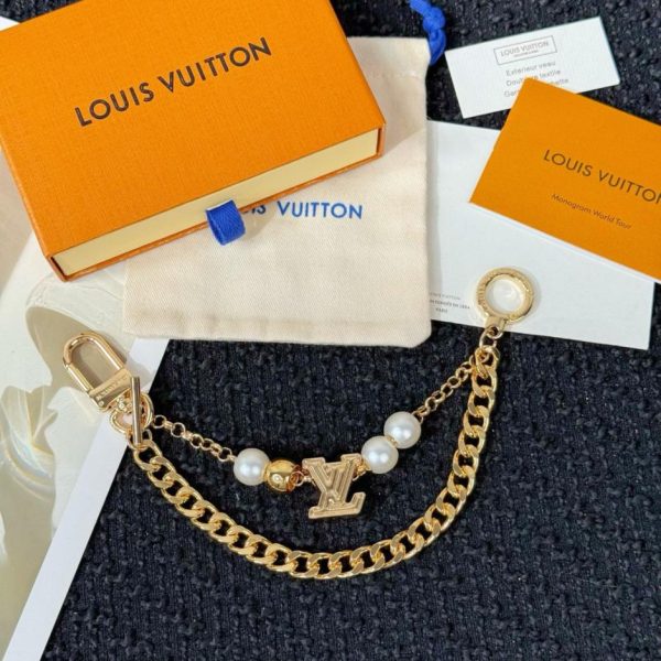 repliche,replica,perfette,siti di,affidabili,migliori siti,dove comprare,1:1,scarpe da ginnastica Nuovo ciondolo per borsa con catena spessa e perla grande con logo LV (0DYVLJ)