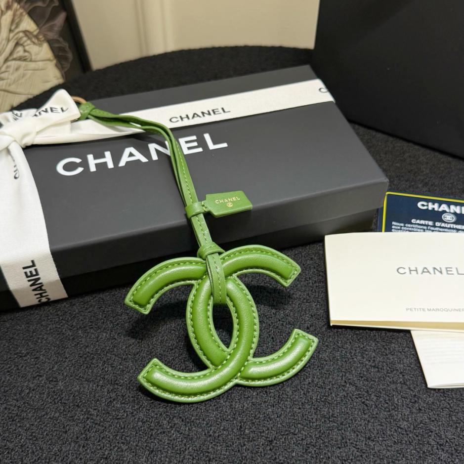 repliche,replica,perfette,siti di,affidabili,migliori siti,dove comprare,1:1,scarpe da ginnastica Nuovo charm Chanel Mini Bag Primavera Estate, realizzato in pelle di agnello, con il classico design a doppia C (DIOIZY).