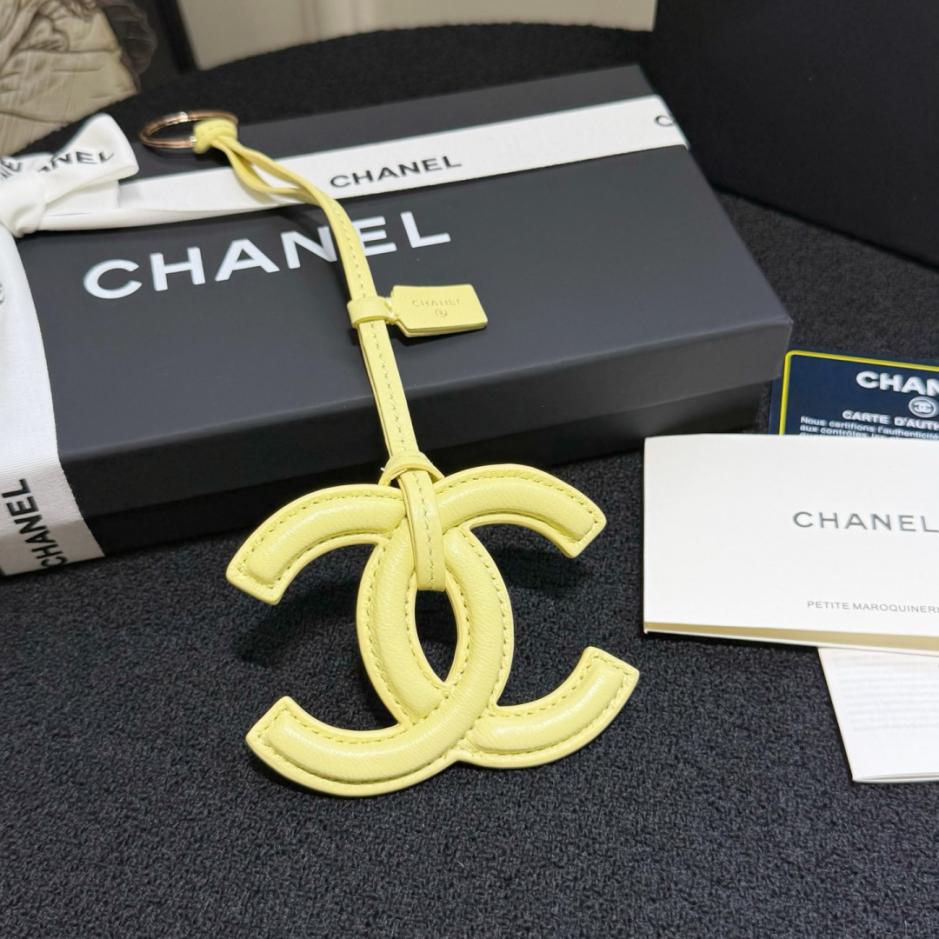 repliche,replica,perfette,siti di,affidabili,migliori siti,dove comprare,1:1,scarpe da ginnastica Nuovo charm Chanel Mini Bag Primavera Estate, realizzato in pelle di agnello, con il classico design a doppia C (JDRAE4).