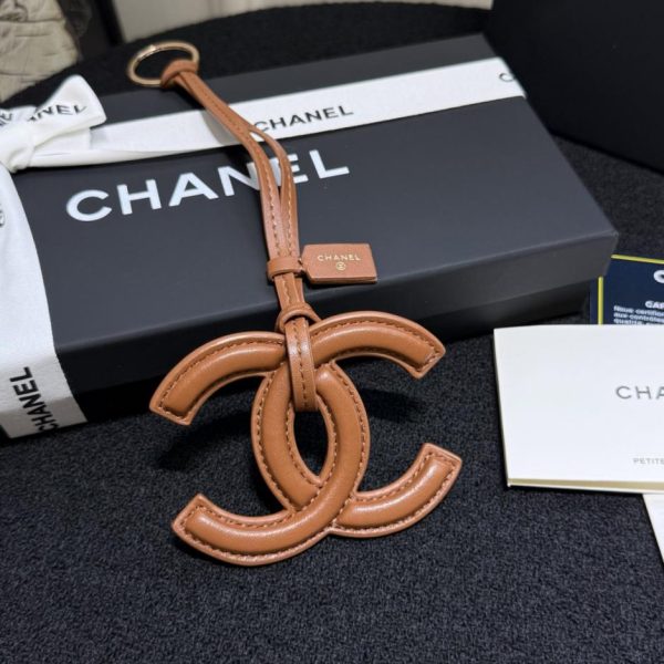 repliche,replica,perfette,siti di,affidabili,migliori siti,dove comprare,1:1,scarpe da ginnastica Nuovo charm Chanel Mini Bag Primavera Estate, realizzato in pelle di agnello e caratterizzato dal classico logo a doppia C.