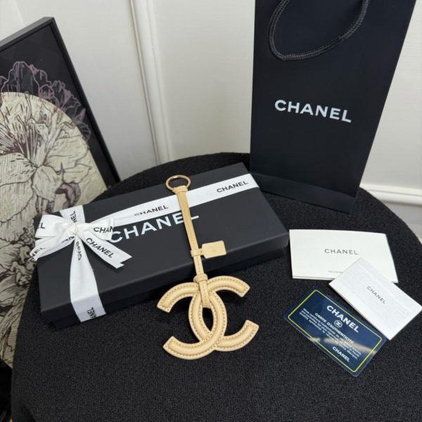 repliche,replica,perfette,siti di,affidabili,migliori siti,dove comprare,1:1,scarpe da ginnastica Nuovo charm Chanel Mini Bag Primavera Estate, realizzato in pelle di agnello, con il classico design a doppia C (S4CVKQ).