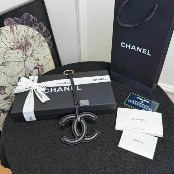 repliche,replica,perfette,siti di,affidabili,migliori siti,dove comprare,1:1,scarpe da ginnastica Nuovo charm Chanel Mini Bag Primavera Estate in pelle di agnello, classico design a doppia C (UKS20V).