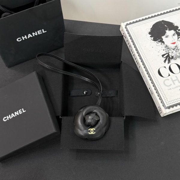repliche,replica,perfette,siti di,affidabili,migliori siti,dove comprare,1:1,scarpe da ginnastica Nuovo charm per borsa Chanel Camellia in morbida e resistente pelle di agnello (7X7BQX)