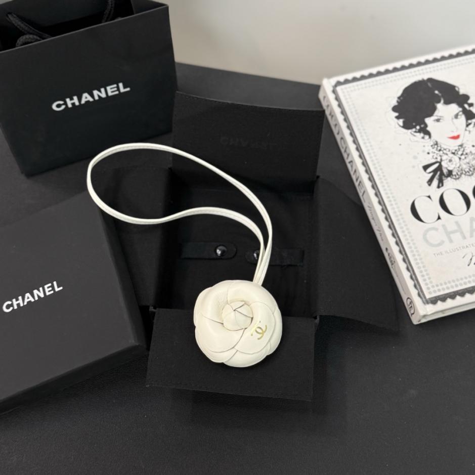 repliche,replica,perfette,siti di,affidabili,migliori siti,dove comprare,1:1,scarpe da ginnastica Nuovo charm per borsa Chanel Camellia in morbida e resistente pelle di agnello (TKUEVO) repliche,replica,perfette,siti di,affidabili,migliori siti,dove comprare,1:1,scarpe da ginnastica Nuovo charm per borsa Chanel Camellia in morbida e resistente pelle di agnello (TKUEVO)