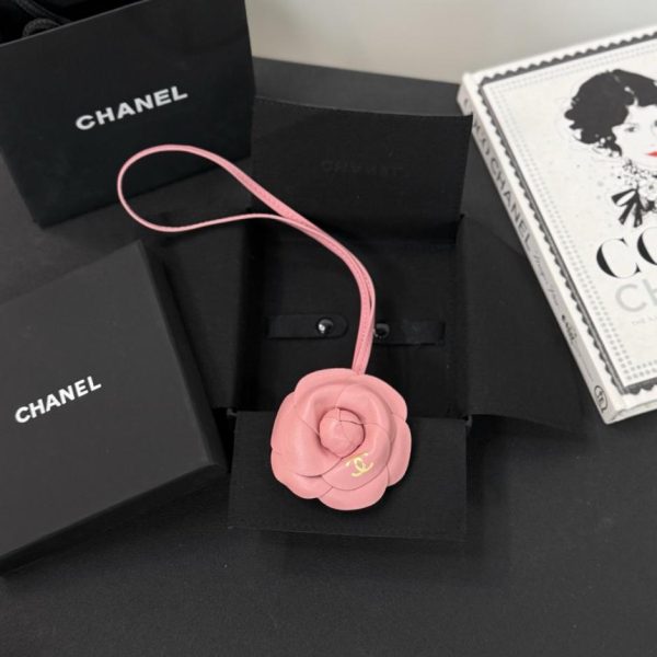 repliche,replica,perfette,siti di,affidabili,migliori siti,dove comprare,1:1,scarpe da ginnastica Nuovo charm per borsa Chanel a forma di camelia in morbida e resistente pelle di agnello (W0HYJ7)
